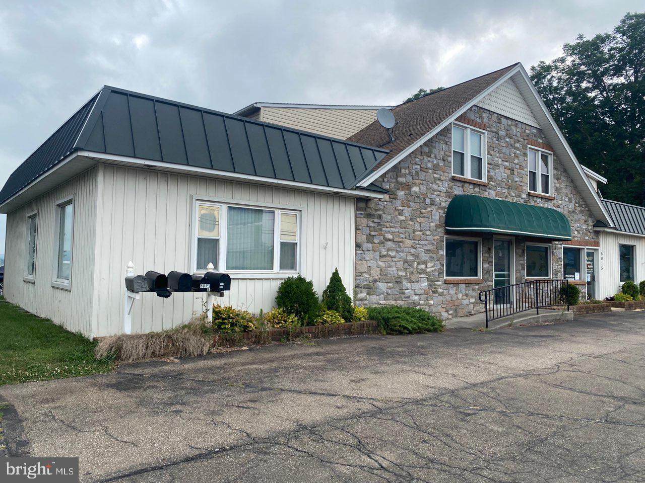 5015 Lincoln Highway - Photo 1