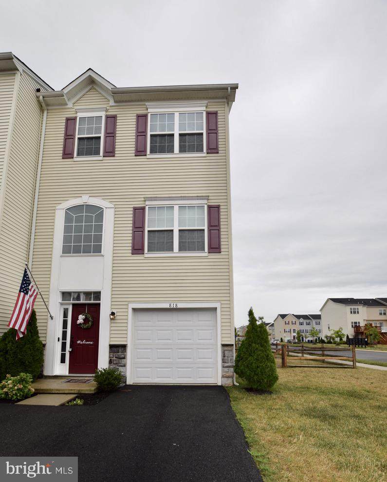 818 Lissicasey Loop - Photo 1