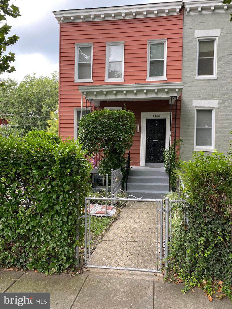 5300 Illinois Avenue - Photo 1