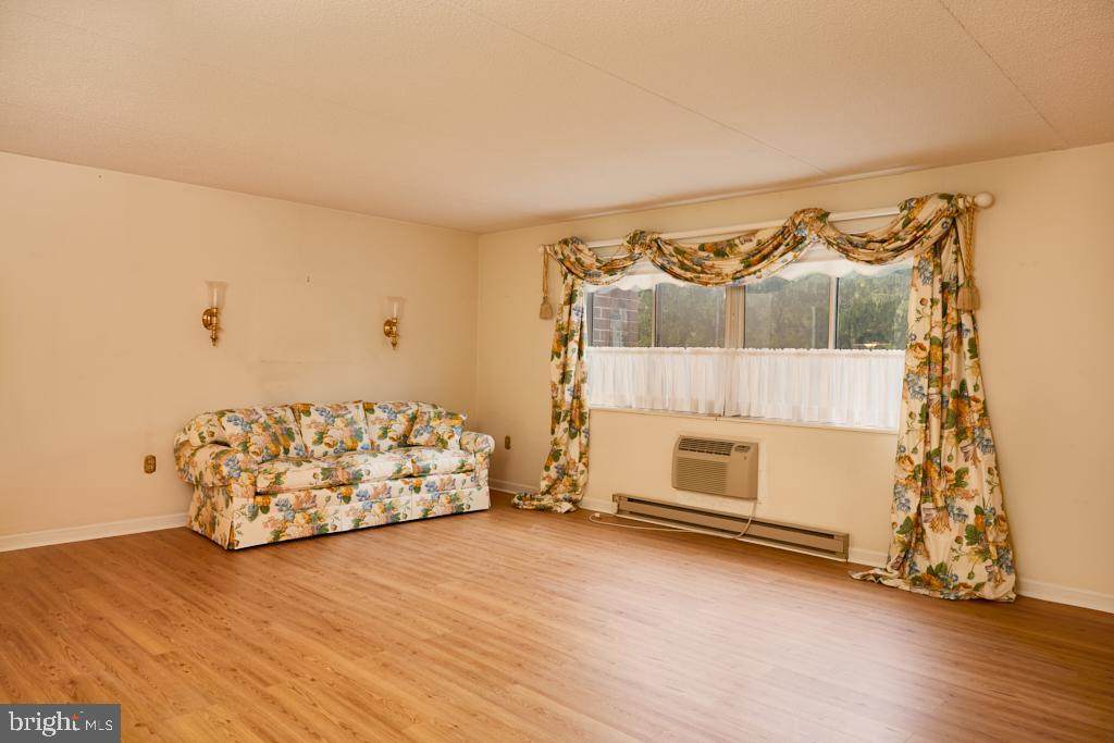 860 Lower Ferry Road - Photo 1