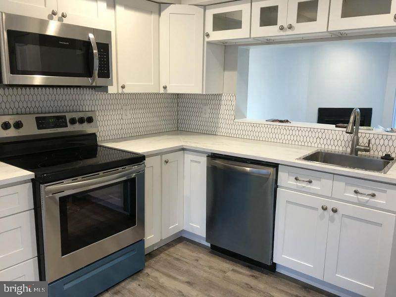 1008 Dartmouth Glen Way - Photo 1