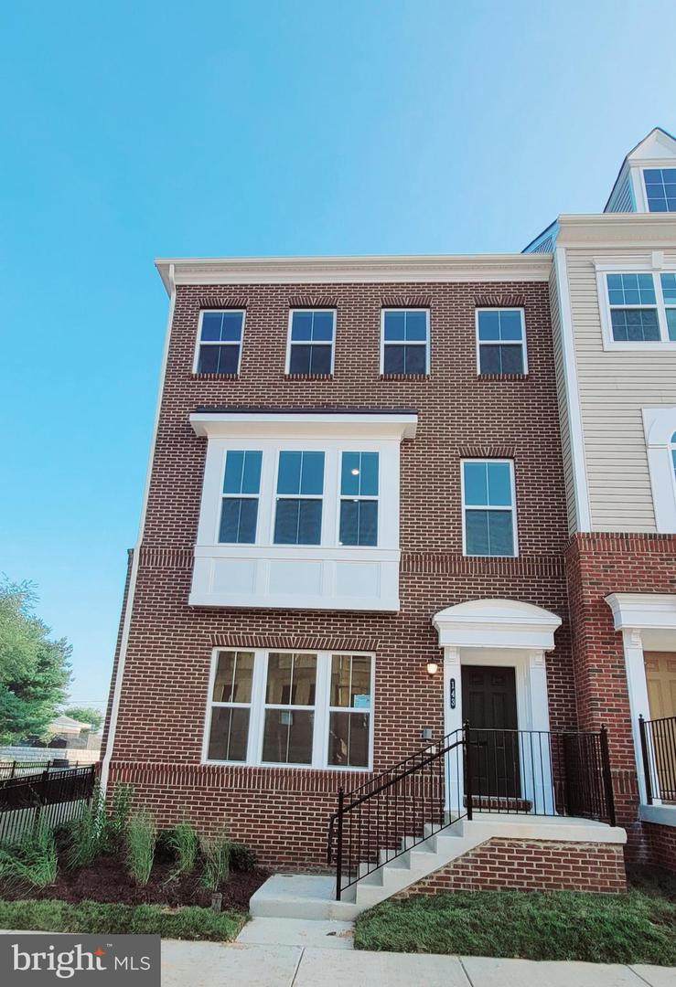 143 Garden Capital Way - Photo 1