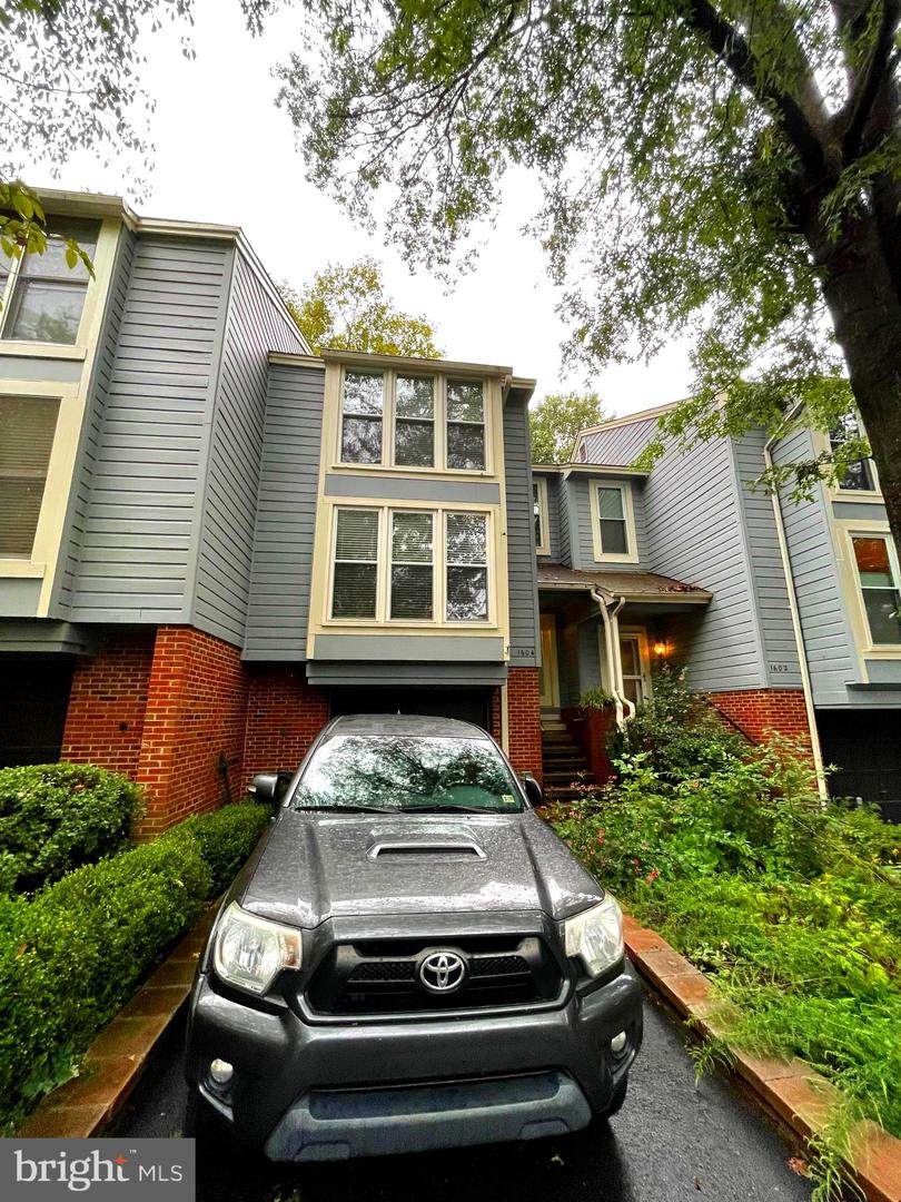 1604 Apricot Court - Photo 1