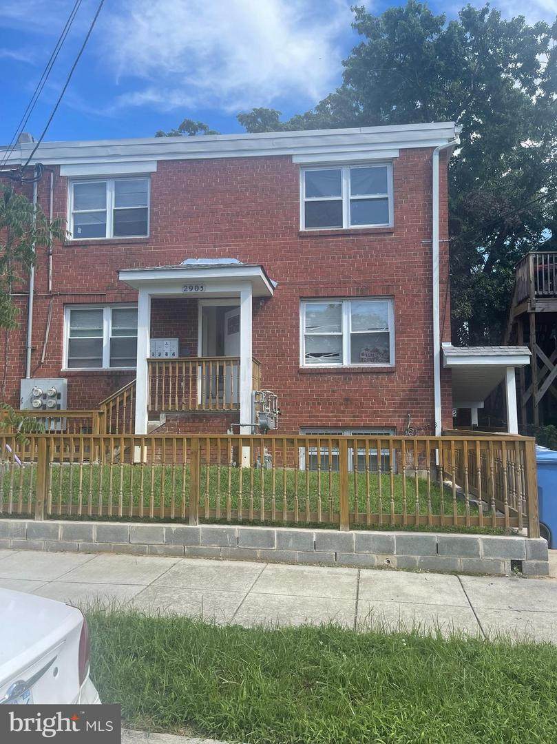 2905 Fairlawn Avenue - Photo 1