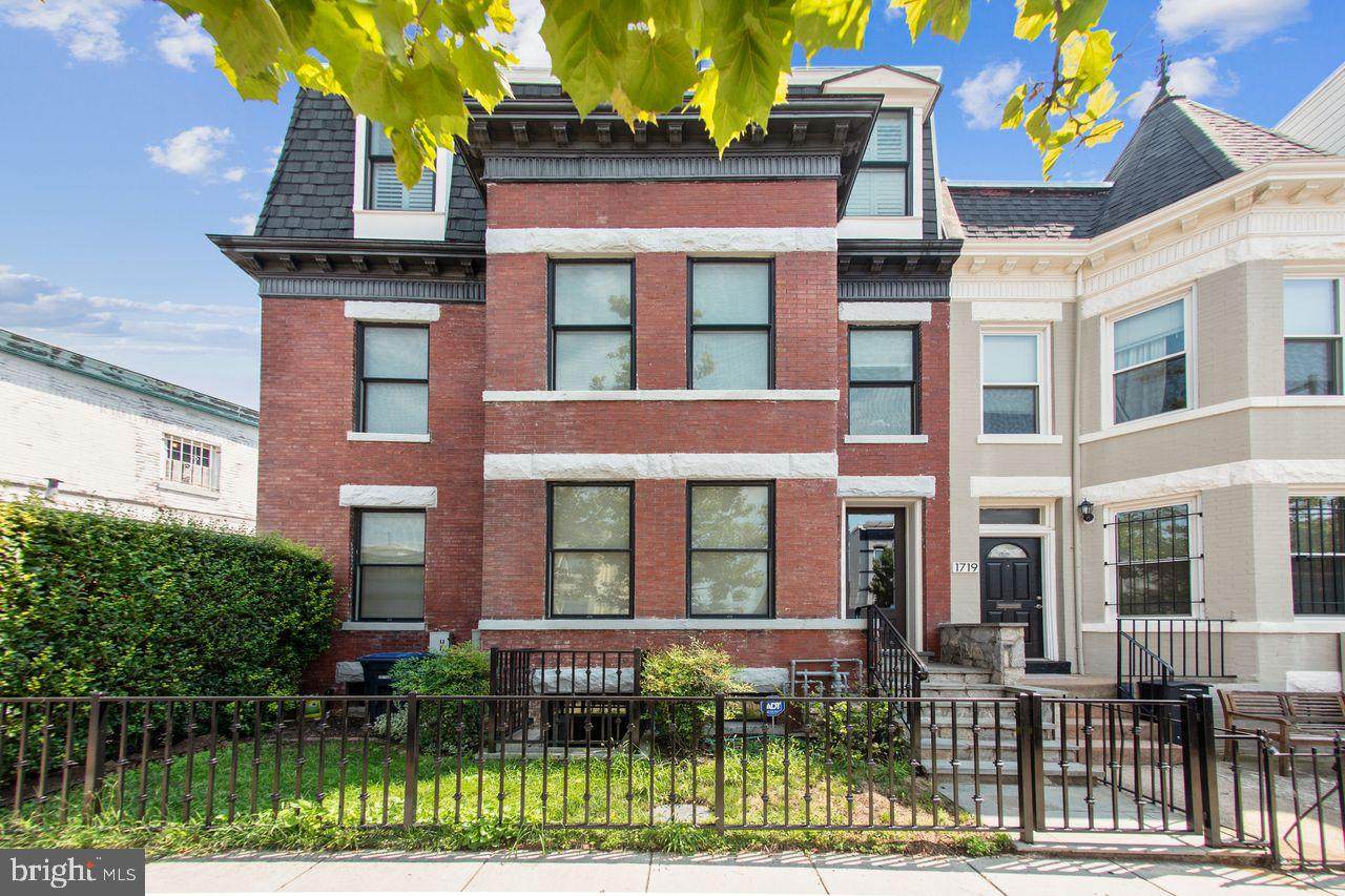 1721 4TH Street - Photo 1