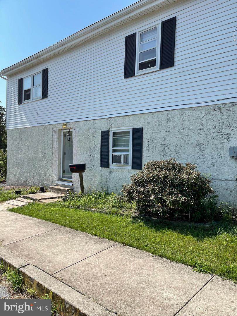 428 Fairview St - Photo 1