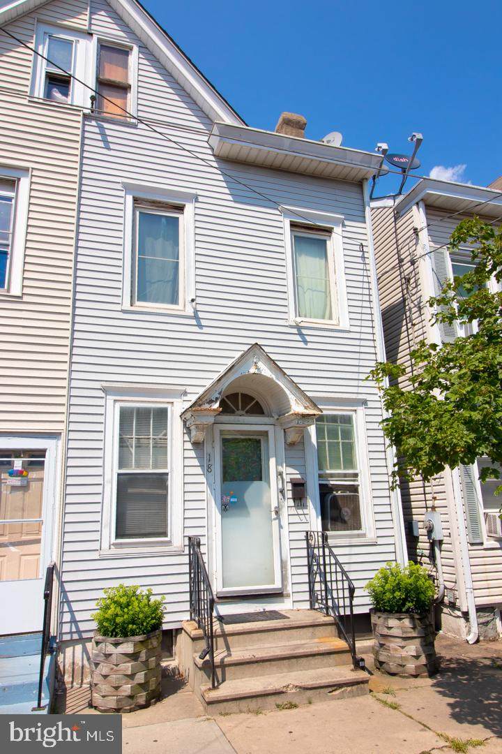 18 Ashmore Avenue - Photo 1