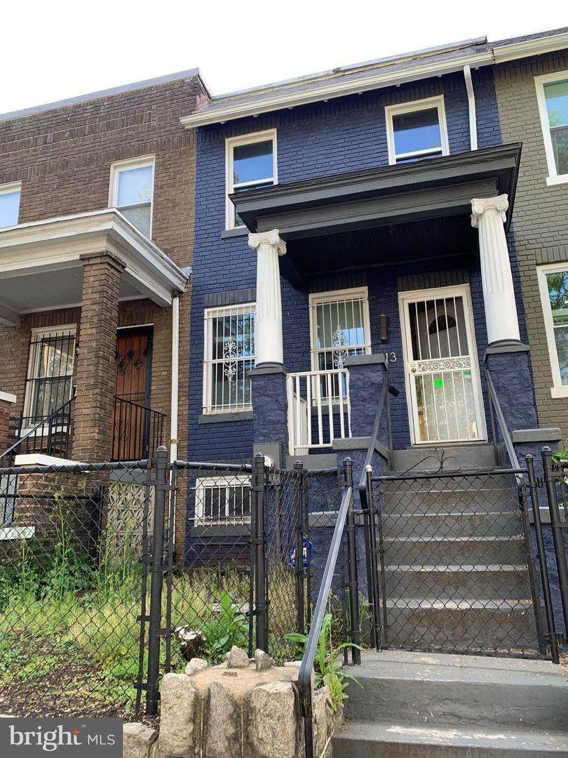 113 18TH Street - Photo 1