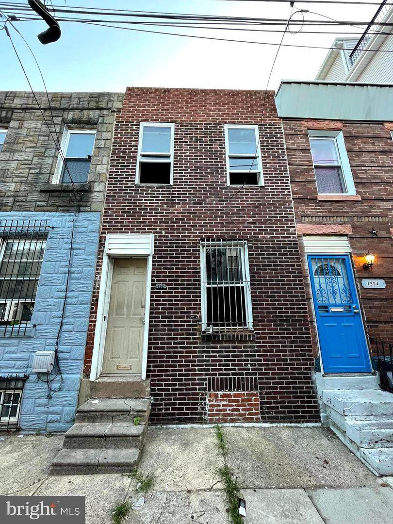 1906 Oakdale Street - Photo 1