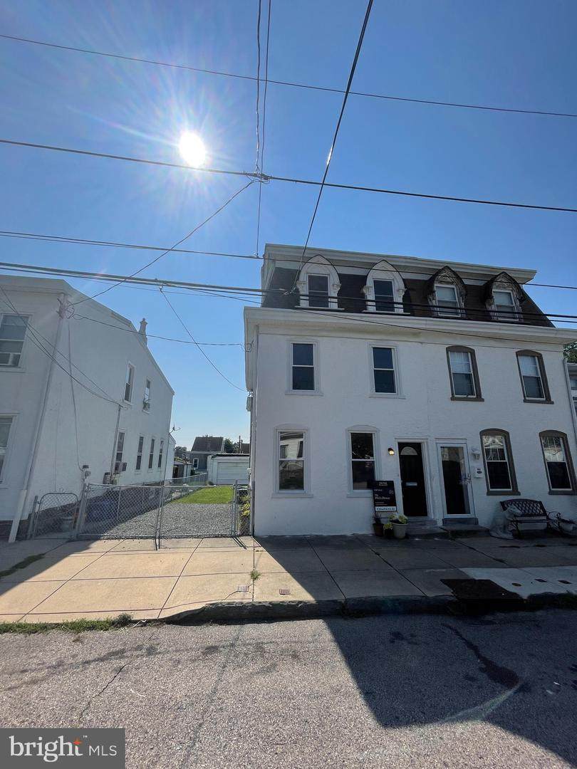 335 Lemonte Street - Photo 1