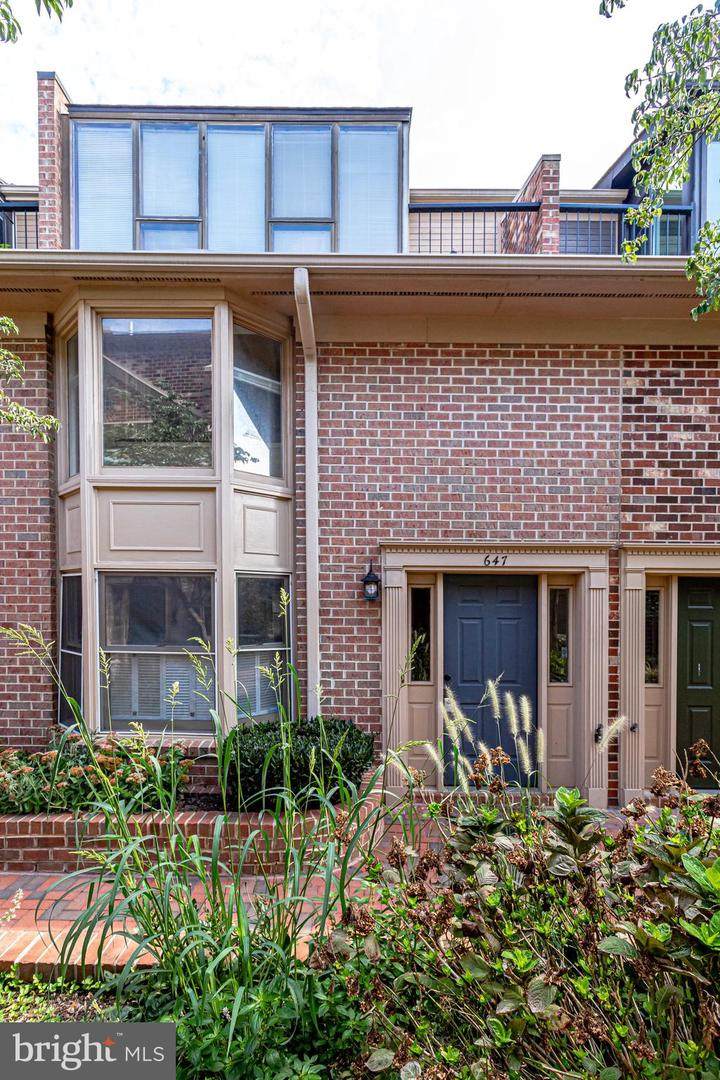647 Tazewell Street - Photo 1