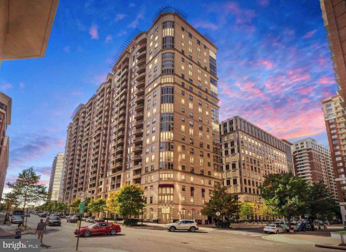 888 Quincy Street - Photo 1
