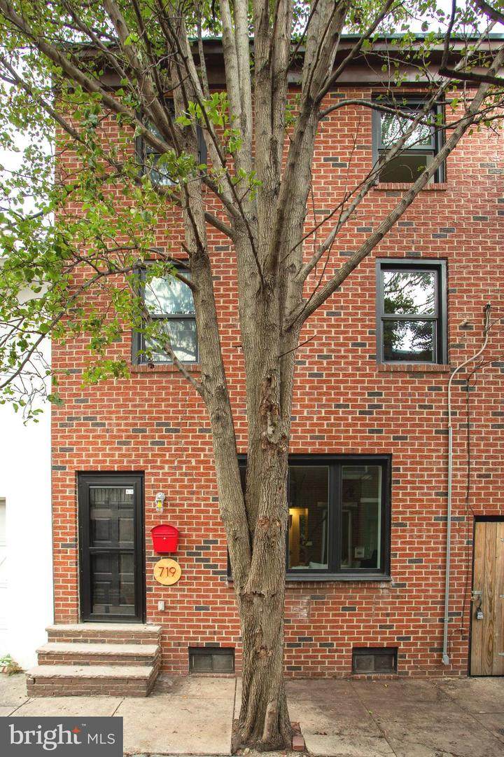 719 Percy Street - Photo 1