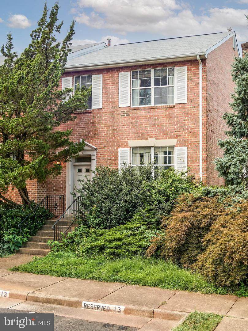 204 Beacon Drive - Photo 1