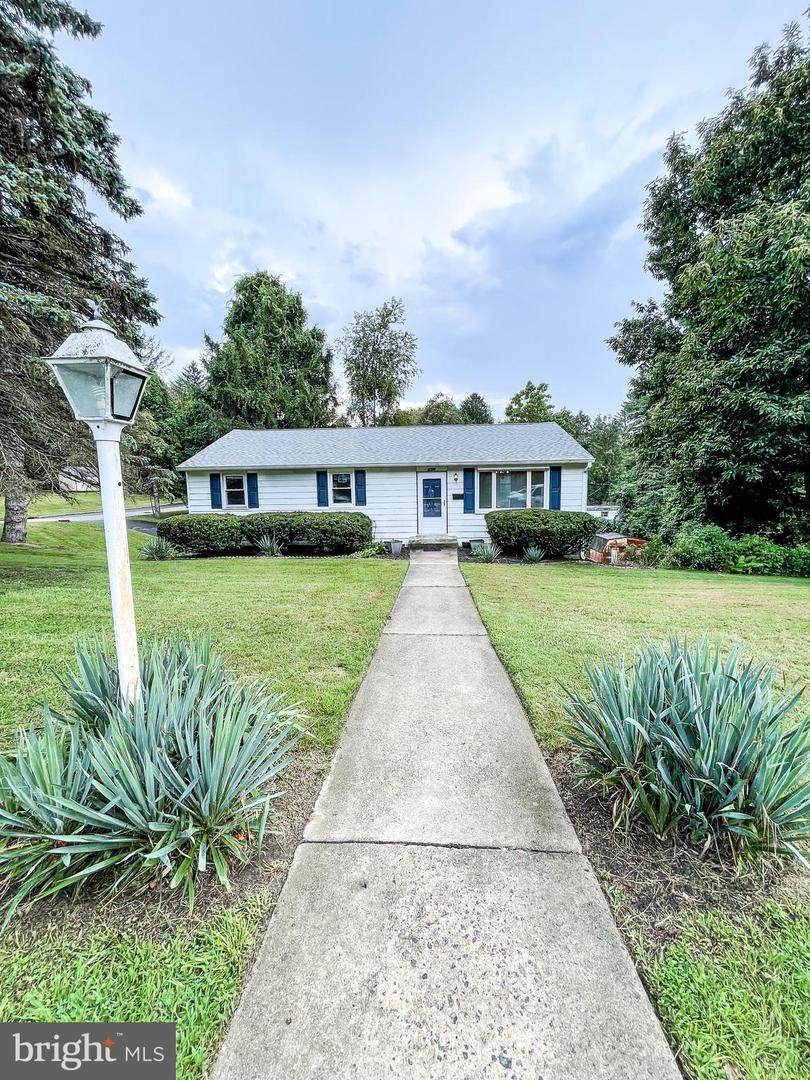 8300 Macarthur - Photo 1