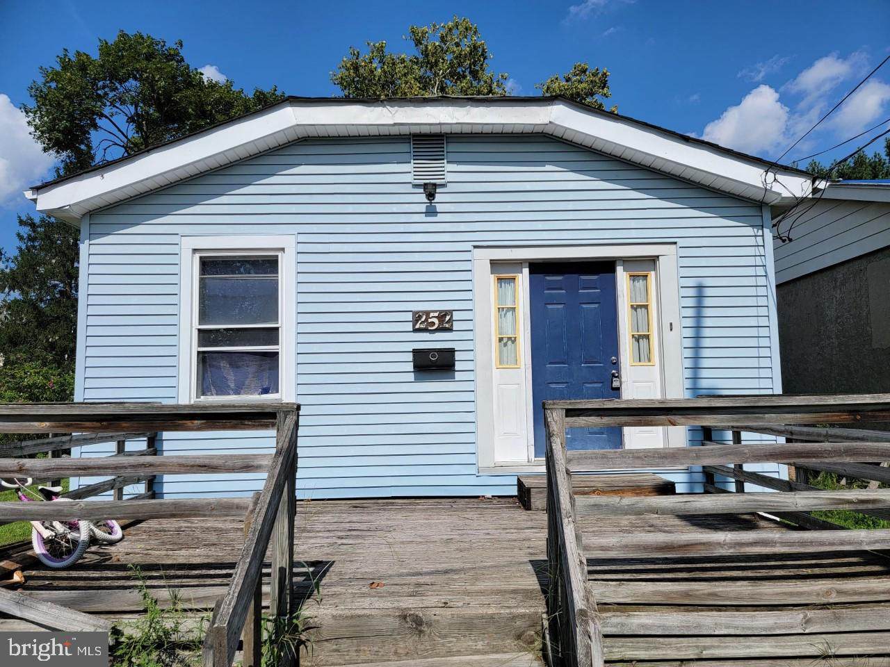 252 Lynwood Avenue - Photo 1