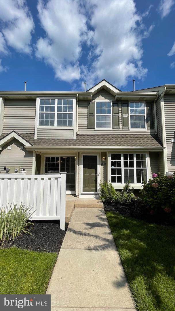 2503 Wimbledon Way - Photo 1