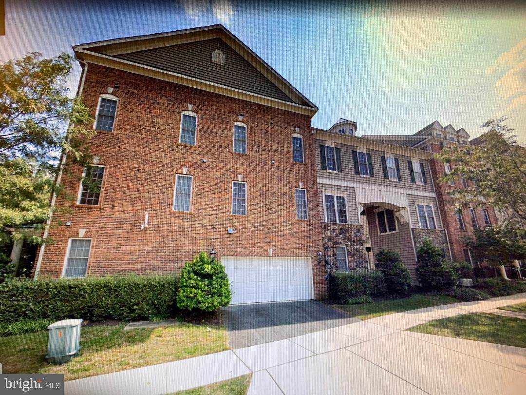 553 Cedar Spring Street - Photo 1