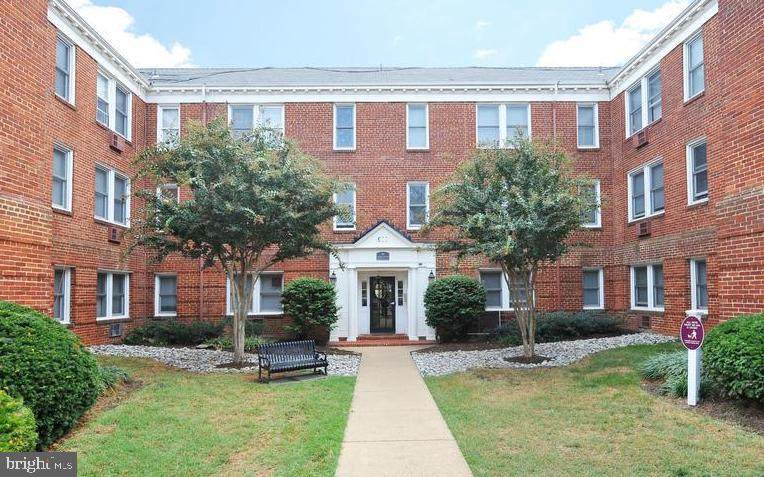 922 Washington Street - Photo 1