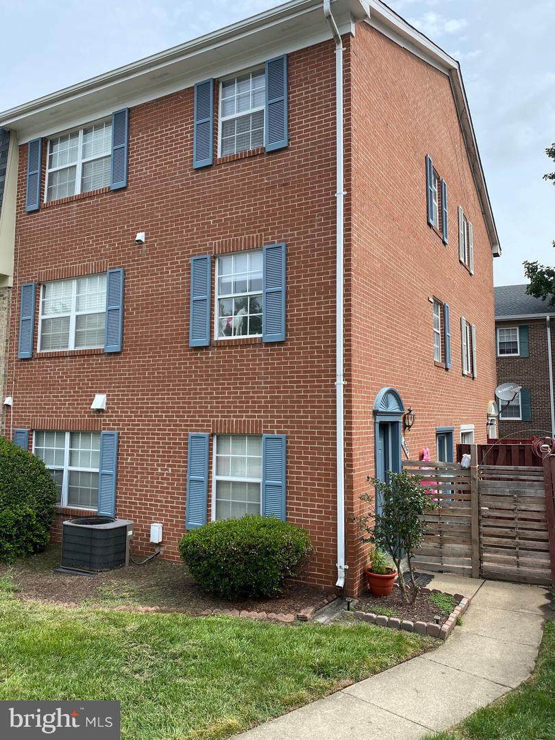 9885 Hagel Circle - Photo 1