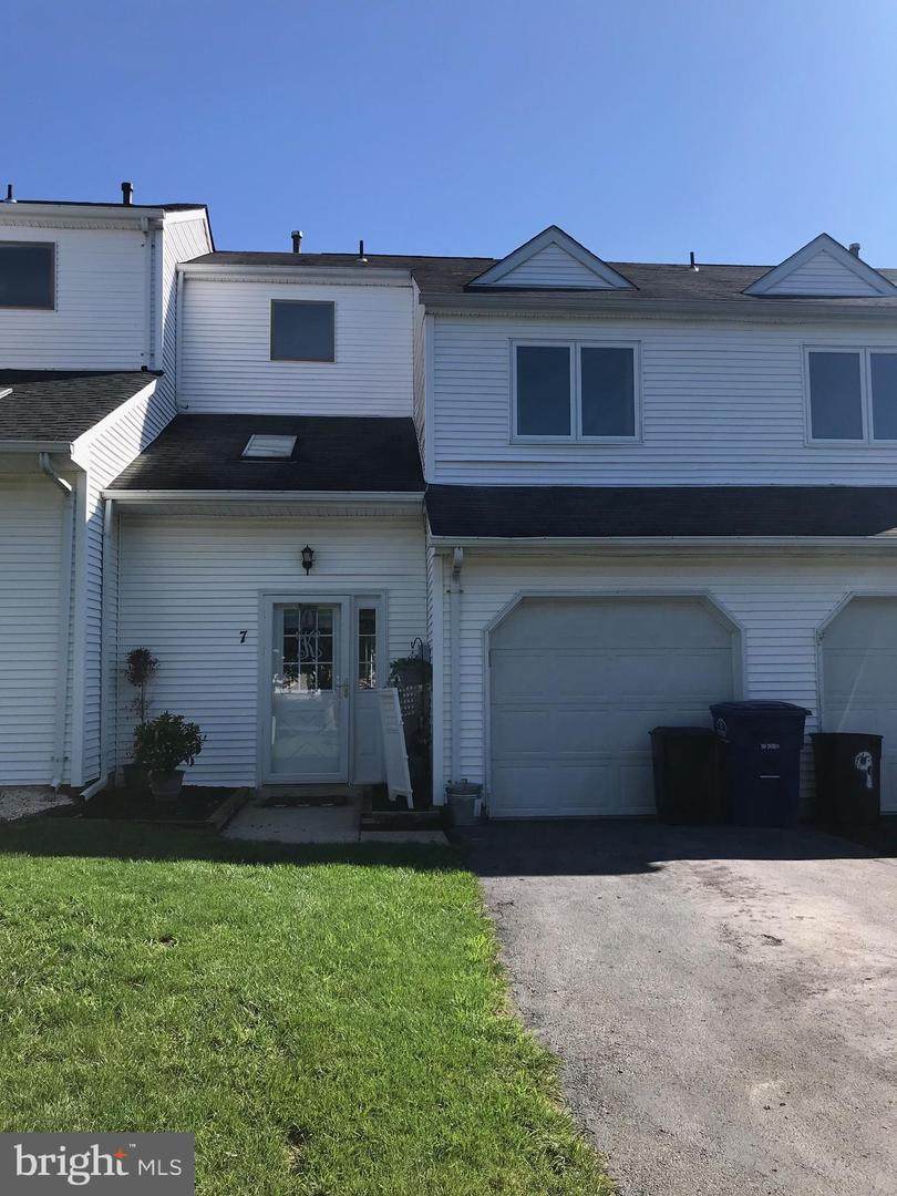 7 Saffron Drive - Photo 1