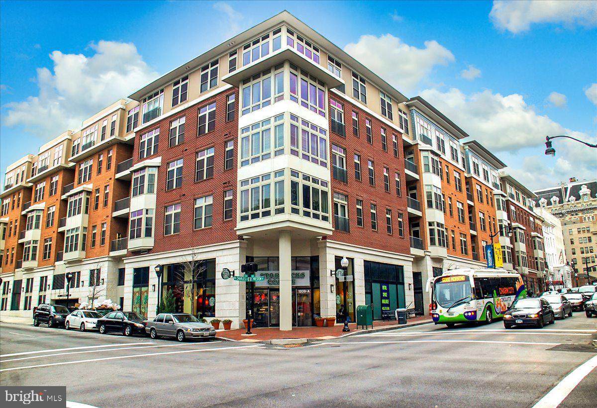 1209 Charles Street - Photo 1