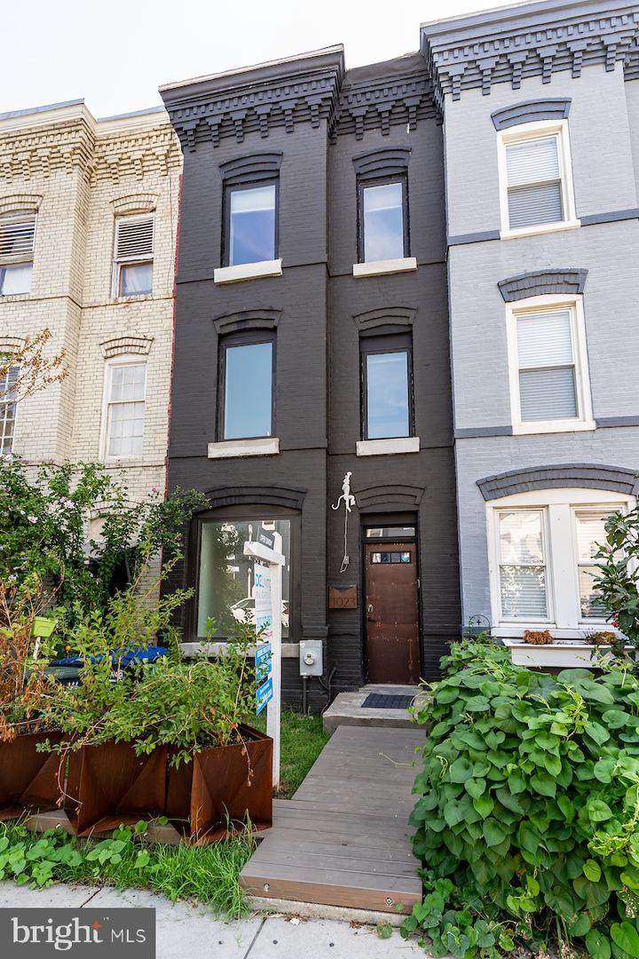 1023 6TH Street - Photo 1
