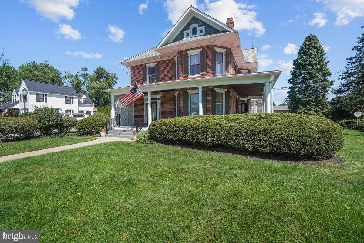 1005 Rosemont Avenue - Photo 1