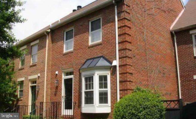 425 Old Town Court - Photo 1