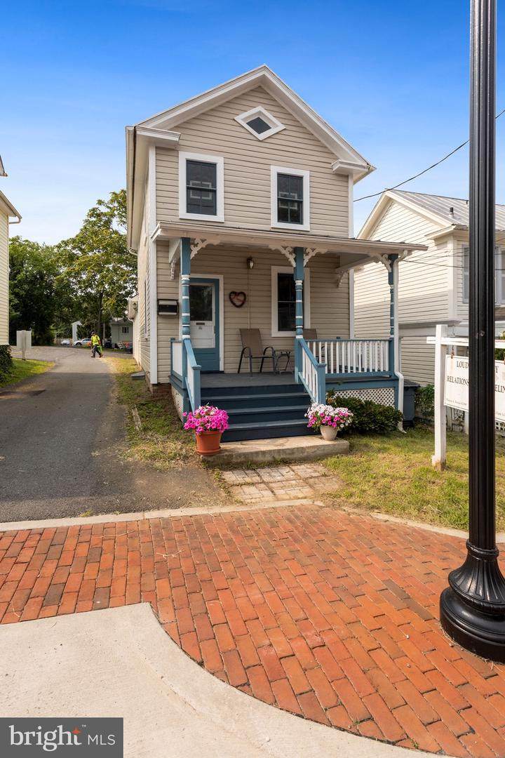 215 Loudoun Street - Photo 1