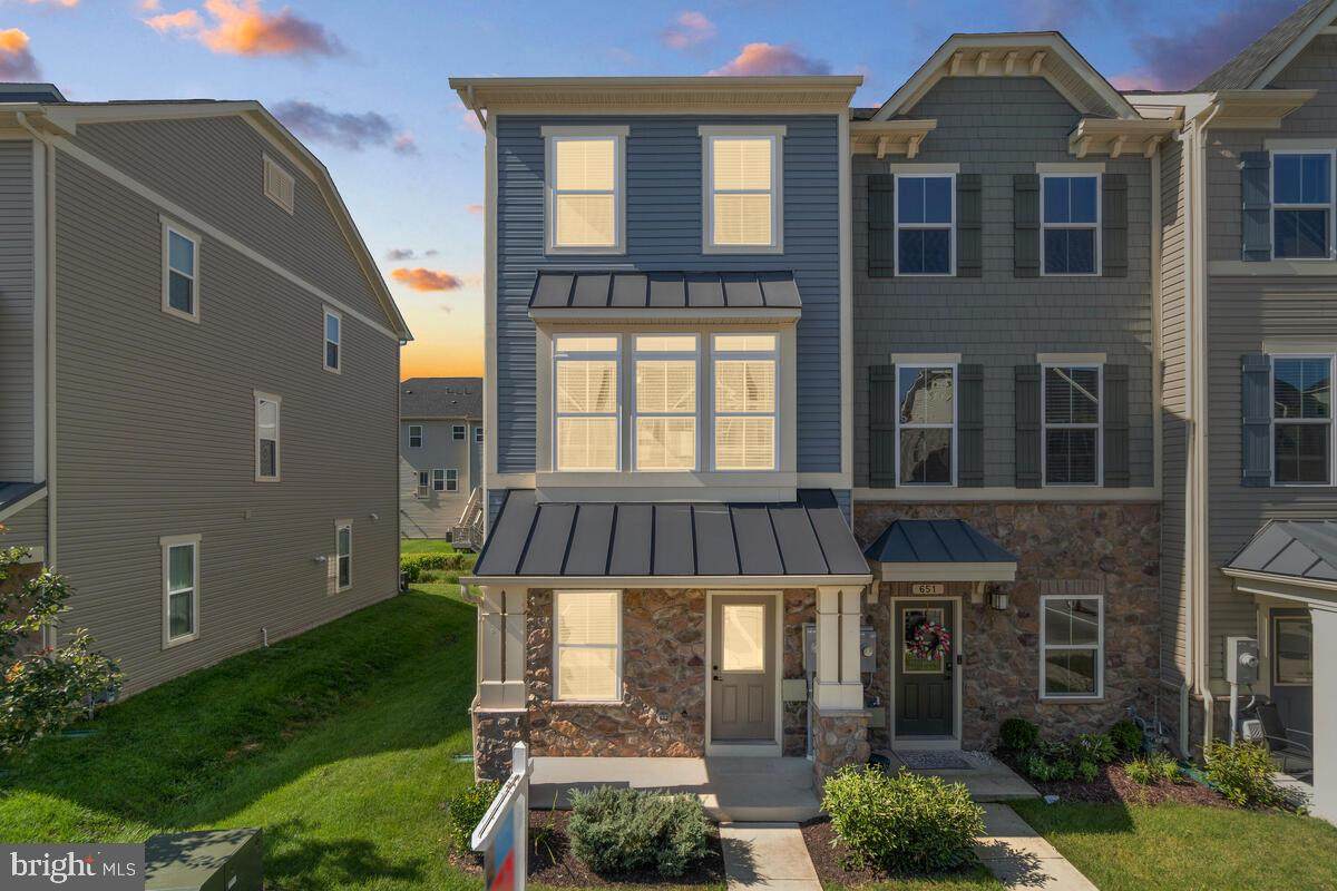653 Ravenwood Drive - Photo 1
