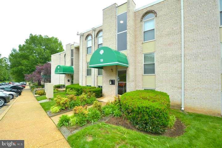 19 Canterbury Square - Photo 1