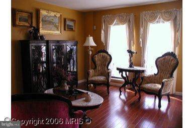 5121 King Charles Way - Photo 1