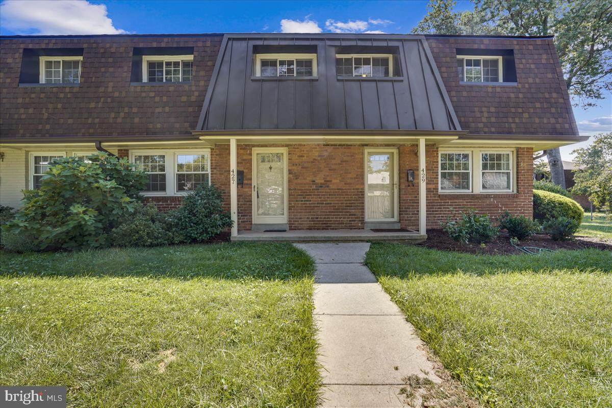 427 James Court - Photo 1
