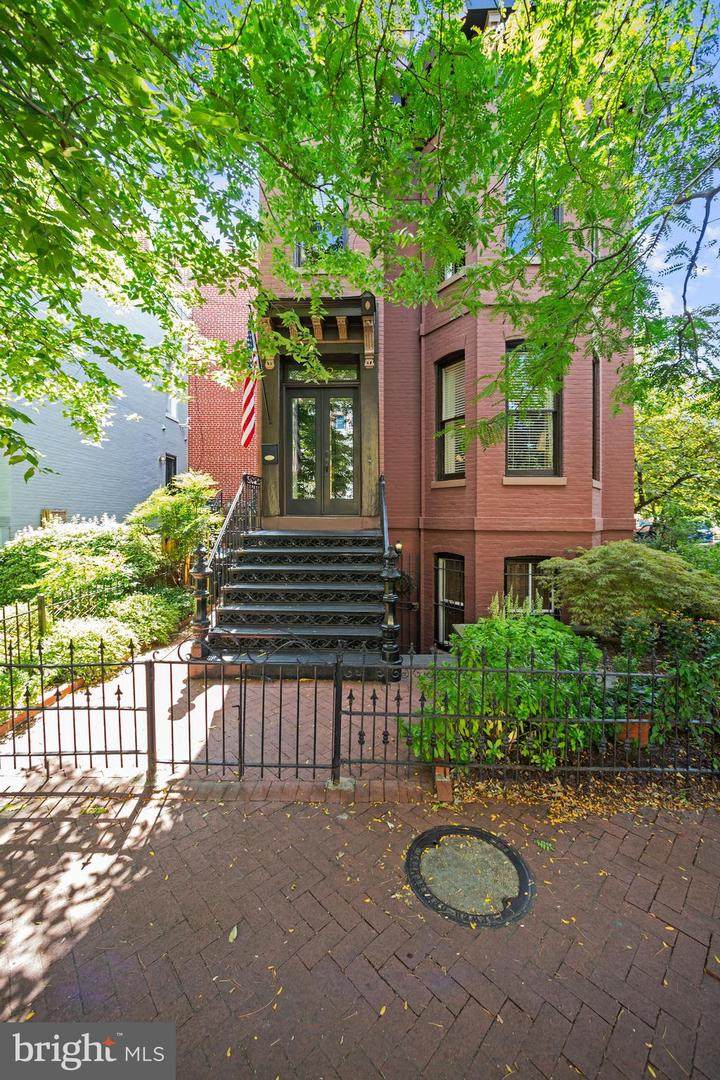 942 O Street - Photo 1