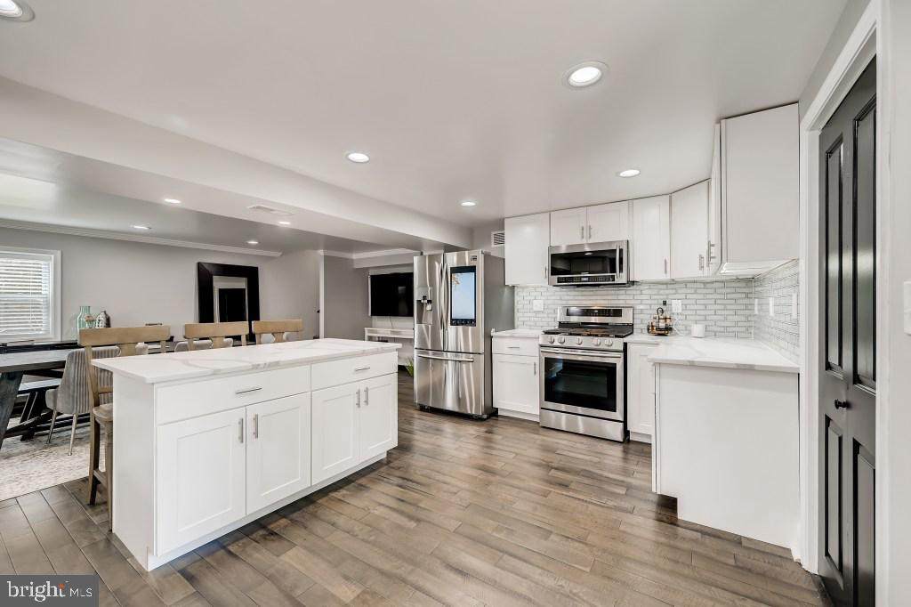 827 University Boulevard - Photo 1