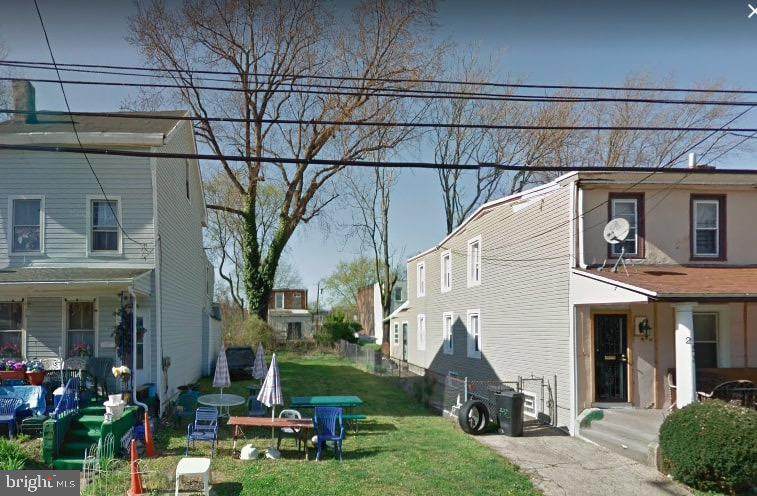 221 9TH Street - Photo 1