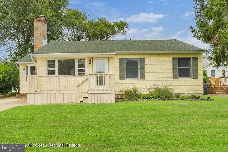 652 Beachwood Avenue - Photo 1
