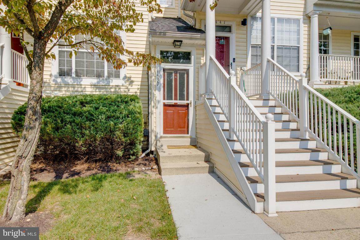 1439 Nestlewood Court - Photo 1