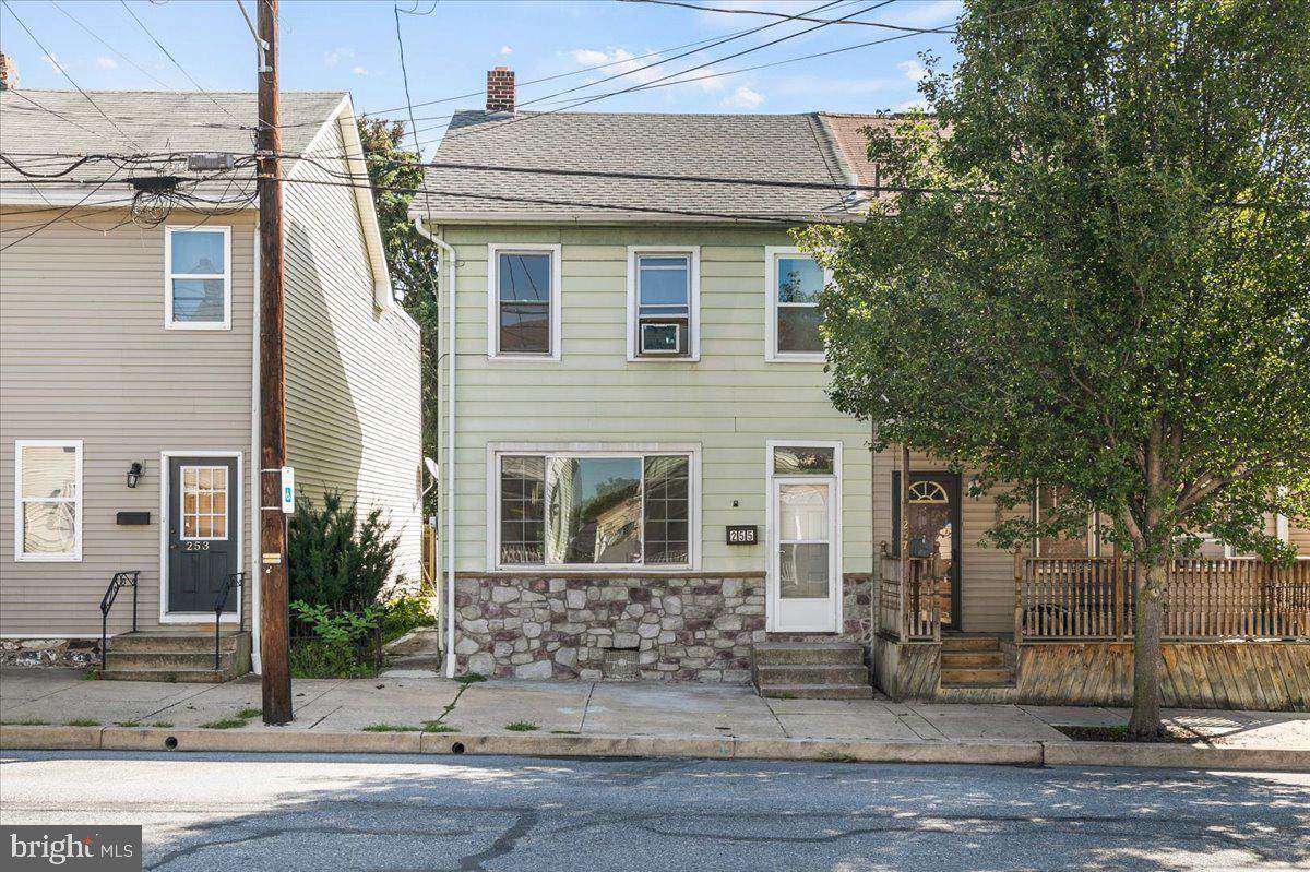 255 5TH Street - Photo 1