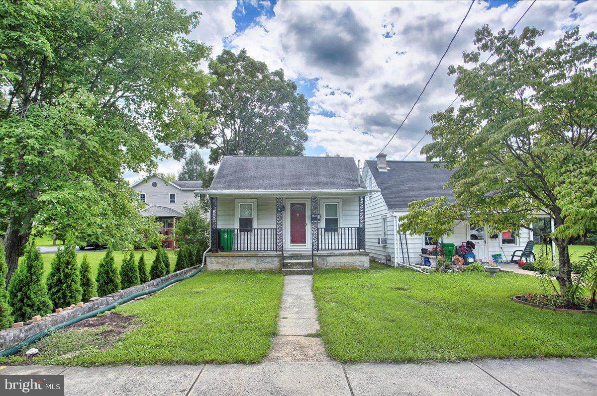 334 E Street - Photo 1