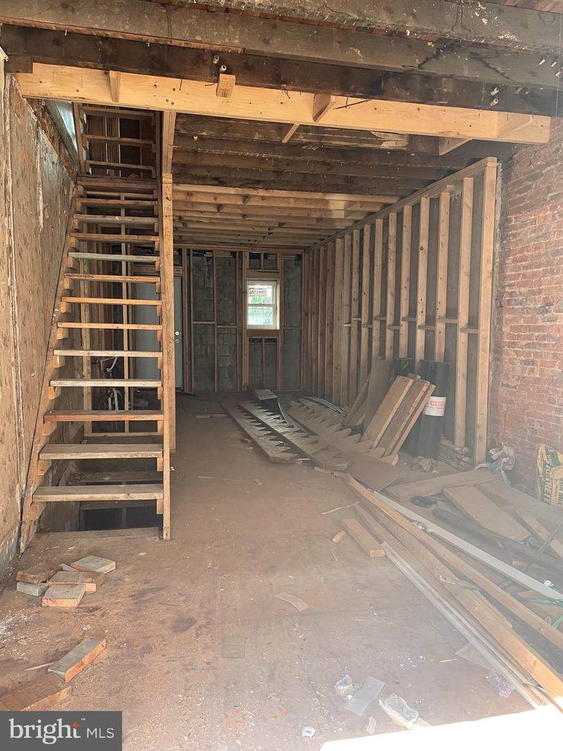 1754 Waterloo Street - Photo 1