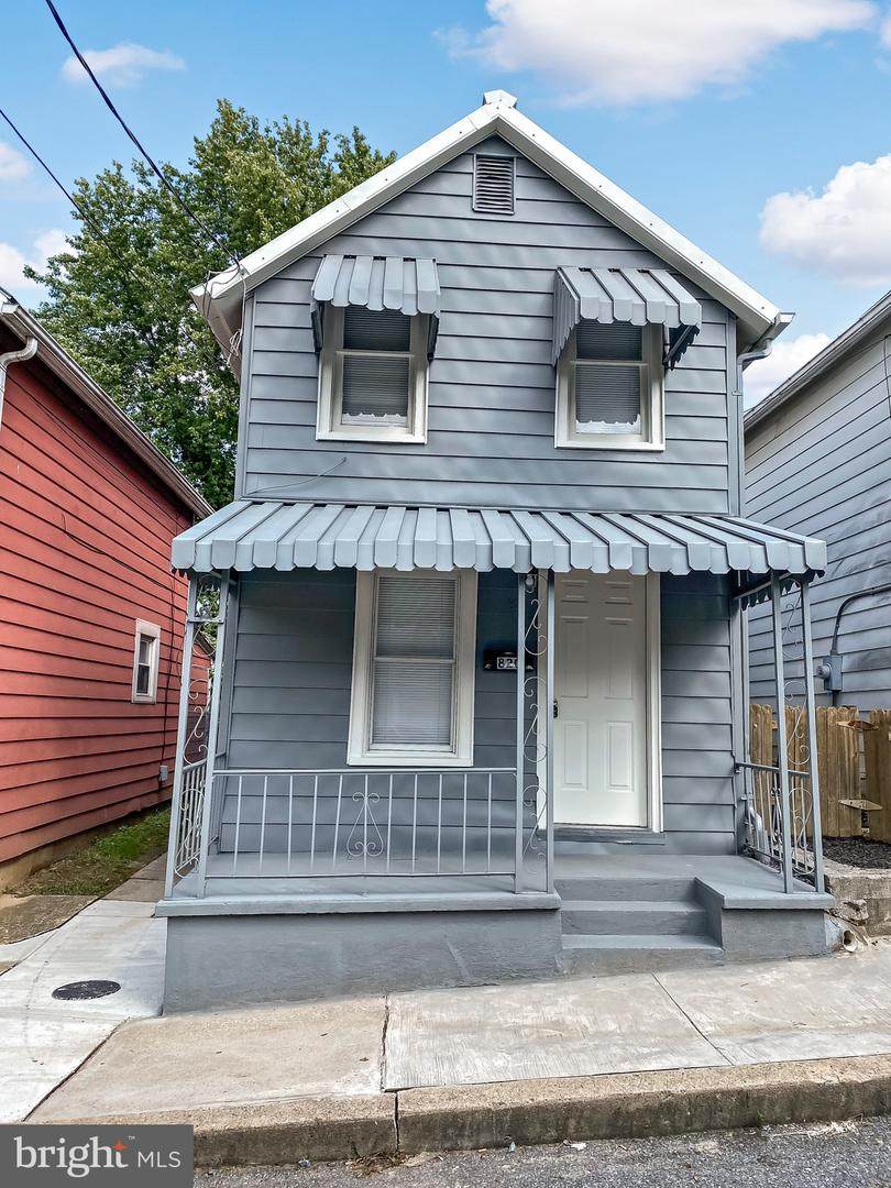 820 6TH Street - Photo 1