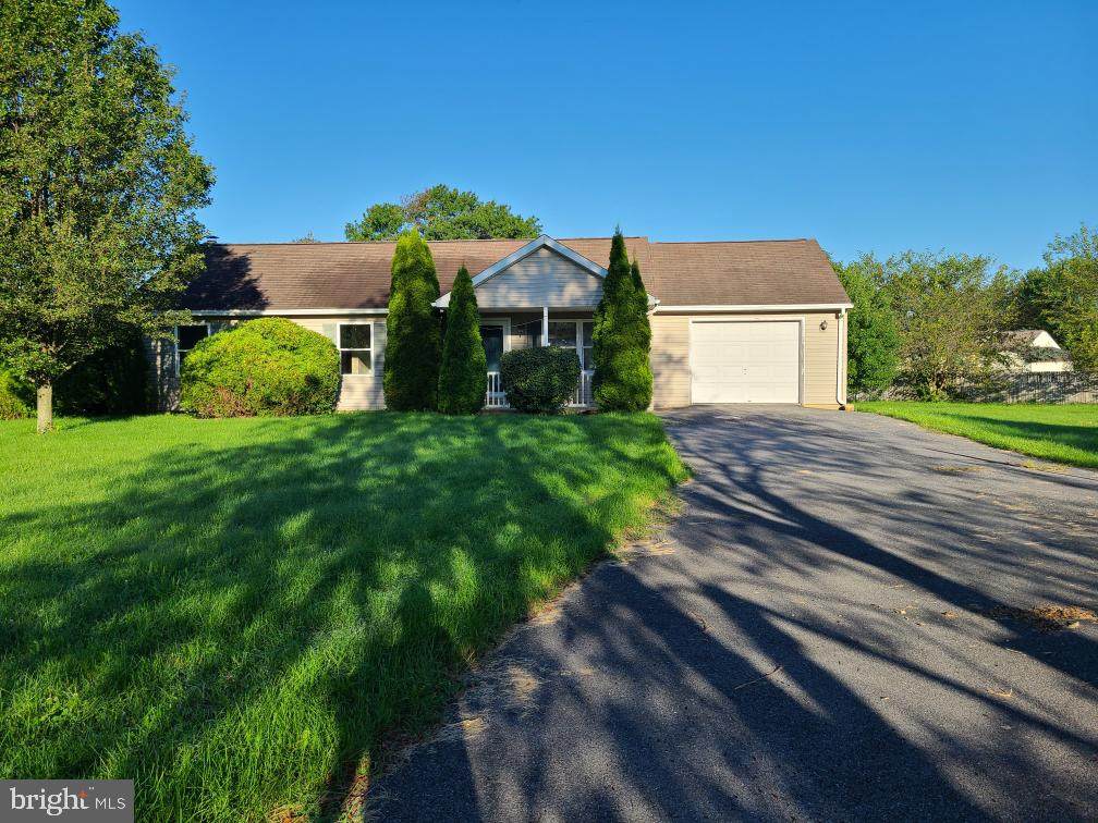 4 Barry Circle - Photo 1