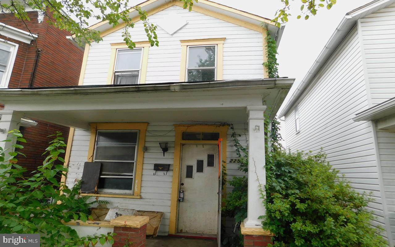 225 Race Street - Photo 1