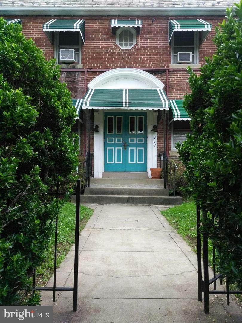 909 Quincy Street - Photo 1