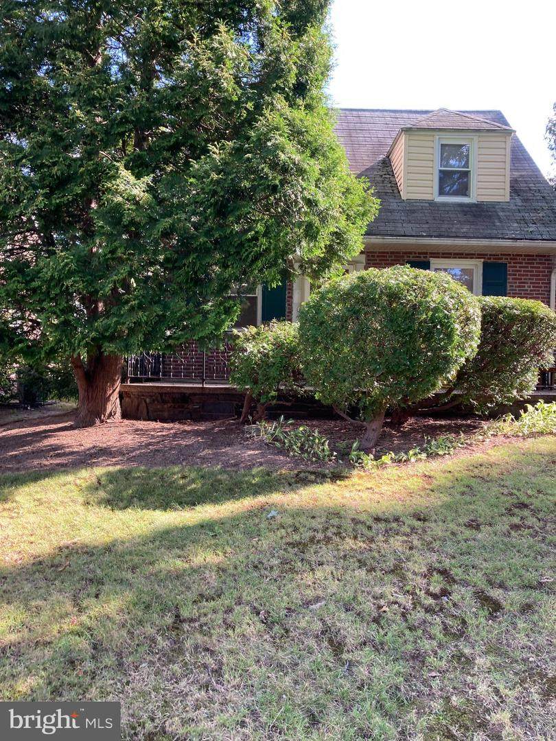 325 Inwood - Photo 1