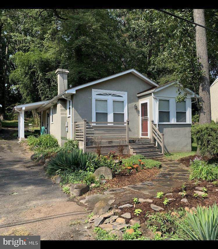 844 Warrington Avenue - Photo 1