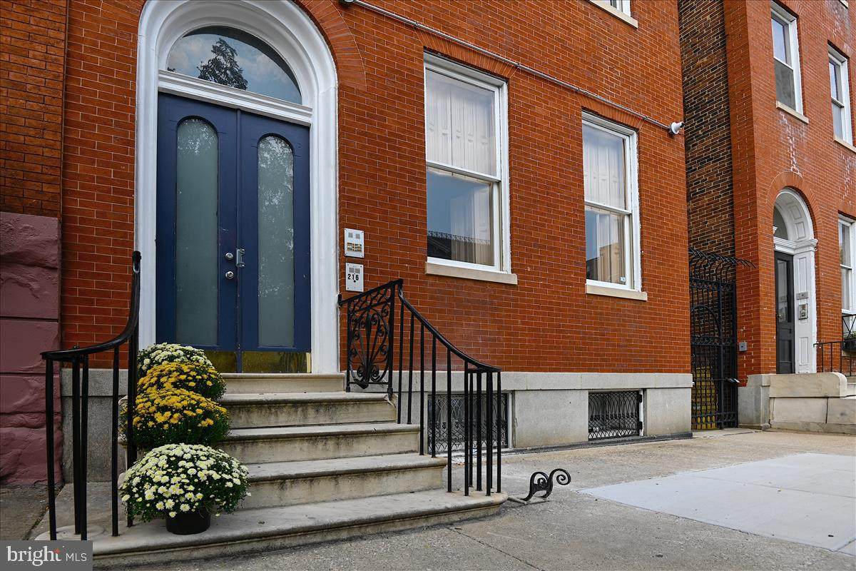 216 Monument Street - Photo 1