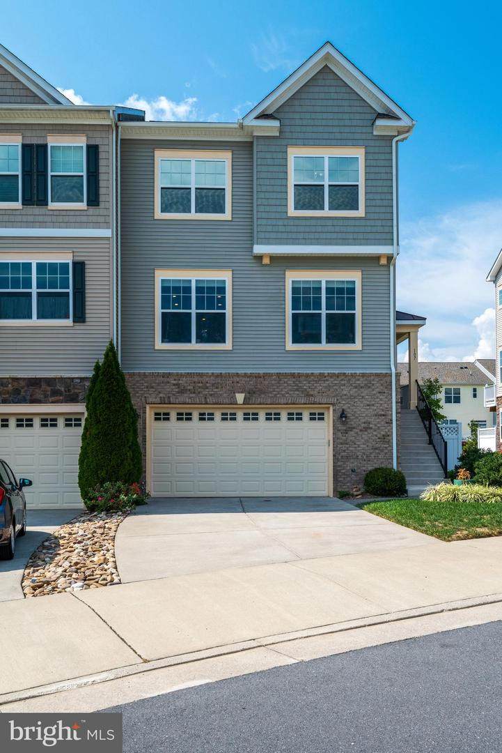 107 Kingsley Drive - Photo 1